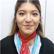 El profesor de español imparte clases a niños pequeños